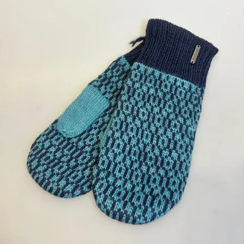 Strikkede Luffer Uld med Bomuldsfoer - Kajash Blå, blau, 7, 21670, tynde, lette, lune, bløde, luffer, vanter, kubemønster, to-farvede, grafisk, fairtrade, nepal, teal, petrol, lys, turkis, navy, marine, mørkeblå, navyblå, marineblå, elegante, tidsløse, klassisk, drengevanter, dreng, drengeluffer, herre, herrer, mænd, unisex, klassisk, stilig, sporty, blå grøn, lus, nordisk, norsk, design, håndstrikkede, hjemmestrikkede, strik, strikvanter, strikluffer, strikhandsker, luffer, uldvanter, uldluffer, uldhandsker, vintervanter, vinterluffer, cykel, windstopper, ren, uld, uldne, merino, bomuld, økologisk, bæredygtig, miljø, rigtig, friske, flotte, farver, farveglad, fåreuld, forede, foer, moderne, hippe, hipster, færø, islandsk, mønster, hønsestrik, mønsterstrik, lækre, kvalitet, holdbare, damer, piger, pigevanter, dameluffer, moshiki, fairtrade, biti, ribe, vadehavet, får, lam, marsklam, vadehavslam, bløde, vindtætte, vinter, gave, gaveide, julegave, tilbehør, accessoires,