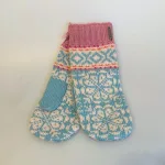 Strikkede Luffer Uld med Bomuldsfoer - Menaa Isblå, menaa, 2, 21608, mishiki, blå, lyseblå, isblå, pastel, rosa, lyserød, pastelfarvet, feminin, yndige, søde, pigevanter, damevanter, dameluffer, damevanter, vintervanter, uld, uldne, uldstrik, hjemmestrikkede, håndarbejde, håndstrikkede, med foer, forede, vindstopper, wondstopper, økologisk, bomuld, merino, bløde, varme, smarte, kvalitet, lækre, særlige, fine, flotte, moderne, nordisk, design, mønster, mønsterstrik, strikluffer, strikhandsker, strikvanter, mittens, feustlinge, vintervanter, cykel, skiferie, tilbehør, gave, gaveide, julegave, norsk, island, kradser ikke, klør ikke, behagelige, biti, ribe, vadehavet, marsken,