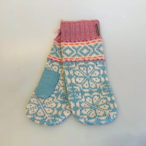 Strikkede Luffer Uld med Bomuldsfoer - Menaa Isblå, menaa, 2, 21608, mishiki, blå, lyseblå, isblå, pastel, rosa, lyserød, pastelfarvet, feminin, yndige, søde, pigevanter, damevanter, dameluffer, damevanter, vintervanter, uld, uldne, uldstrik, hjemmestrikkede, håndarbejde, håndstrikkede, med foer, forede, vindstopper, wondstopper, økologisk, bomuld, merino, bløde, varme, smarte, kvalitet, lækre, særlige, fine, flotte, moderne, nordisk, design, mønster, mønsterstrik, strikluffer, strikhandsker, strikvanter, mittens, feustlinge, vintervanter, cykel, skiferie, tilbehør, gave, gaveide, julegave, norsk, island, kradser ikke, klør ikke, behagelige, biti, ribe, vadehavet, marsken,