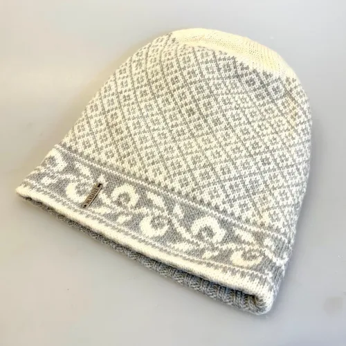 Uld Hue Vendbar 4-i-en Asala Lysegrå, asala, 1, 21515, lysegrå, grå, perlegrå, lys, neutral, klassisk, dæmpet, hipsterhue, ensfarvet, mønstret, mønster, dobbelt, opslag, ombuk, opbuk, ribkant, alsidig, hipster, elegant, feminin, sporty, loose, casual, damet, match, mix, sæt, uld, uldhue, stor, puld, fyldig, løs, varm, rombe, strikhue, hue, hat, strikhat, strikket, fintstrikket, skater, flot, tynd, varm, lun, let, smart, kvinder, dame, til damer, gaveide, gave, vinterhue, overgangshue, assesseries, tilbehør, accessoires, vinter, julegaveide, eksklusiv, biti, ribe,