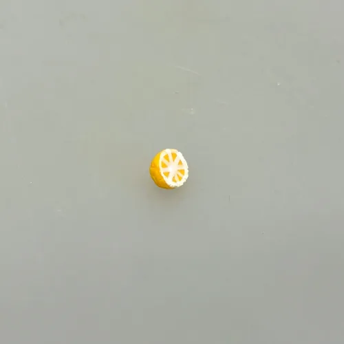 Miniature Halv Citron, citron, frugt, miniature, dukkehus, ting, tilbehør, 1:12, små, grønt, citrus, lemon, skala, nisser, nissedør, nissehus, dukkehusting, mad, biti, ribe