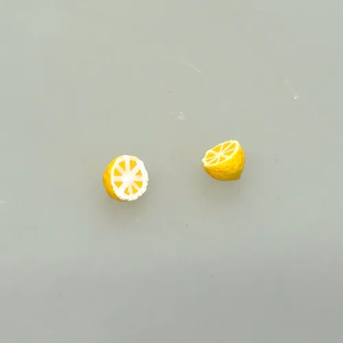Miniature Halv Citron, citron, frugt, miniature, dukkehus, ting, tilbehør, 1:12, små, grønt, citrus, lemon, skala, nisser, nissedør, nissehus, dukkehusting, mad, biti, ribe