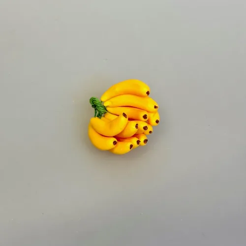 Miniature Klase med 12 Bananer, bananer, sydfrugter, banana, banankasse, bananklase, modne bananer, frugt, frugtkasse, dukkehus, dukkehusting, dukker, dukkestørrelse, mini, miniature, miniaturer, samler, 1:12, skala, legemad, biti, ribe, køb bananer, nissehus, nisseting, nissetilbehør, dukkehusmad,