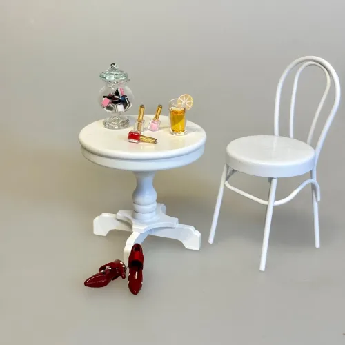 Miniature Neglelak, sæt 3 stk. 5932, negletekniker, gellak, gel, negle, make up, sminke, kosmetik, dame, kvinde, smukkesere, kosmetolog, sjov, sangskjuler, ansigtsbehandling, wellness, beauty, salon, hudpleje, sangskjuler, gavekort, symbolsk, gave, nisser, nisseting, nissedør, 1:12, miniature, småting, ting til, nisser, dukkehus, dukkehusting, biti, ribe, titanias, palads