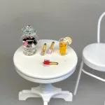 Miniature Neglelak, sæt 3 stk. 5932, negletekniker, gellak, gel, negle, make up, sminke, kosmetik, dame, kvinde, smukkesere, kosmetolog, sjov, sangskjuler, ansigtsbehandling, wellness, beauty, salon, hudpleje, sangskjuler, gavekort, symbolsk, gave, nisser, nisseting, nissedør, 1:12, miniature, småting, ting til, nisser, dukkehus, dukkehusting, biti, ribe, titanias, palads