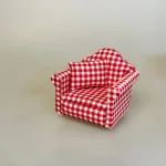 Polstret Miniature Lænestol Rød Ternet, flyder, stol, tv stol, nissestol, småternet, rød og hvid ternet, julesofa, nissesofa, nissehus, nisserne, møbler, dukkehus, dukkesofa, miniature, polstret, hyggelig, symbolsk, gave, gaveide, gavekort, julegave, biti, ribe, nisssedør, jul i dukkehuset,