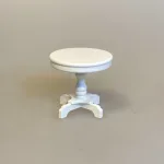 Rundt Miniature Bord Hvidt, fod, spisebord, hvidt, nissemøbler, nissehus, nissebord, nissedør, nissetilbehør, nisseting, nissen flytter ind, skala, 1:12, miniature, dukkehus, dukkehusmøbler, dukkehustilbehør, dukkehusting, ting, tilbehør, symbolsk, gave, gavekort, personlig, sang, anledning, særlig, biti, ribe,