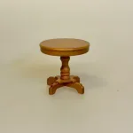 Rundt Miniature Bord Nød, valnød, brun, fod, spisebord, nissemøbler, nissehus, nissebord, nissedør, nissetilbehør, nisseting, nissen flytter ind, skala, 1:12, miniature, dukkehus, dukkehusmøbler, dukkehustilbehør, dukkehusting, ting, tilbehør, symbolsk, gave, gavekort, personlig, sang, anledning, særlig, biti, ribe,gyldenbrunt,