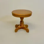 Rundt Miniature Bord Nød, valnød, brun, fod, spisebord, nissemøbler, nissehus, nissebord, nissedør, nissetilbehør, nisseting, nissen flytter ind, skala, 1:12, miniature, dukkehus, dukkehusmøbler, dukkehustilbehør, dukkehusting, ting, tilbehør, symbolsk, gave, gavekort, personlig, sang, anledning, særlig, biti, ribe,gyldenbrunt,