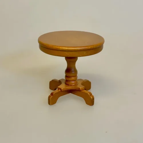 Rundt Miniature Bord Nød, valnød, brun, fod, spisebord, nissemøbler, nissehus, nissebord, nissedør, nissetilbehør, nisseting, nissen flytter ind, skala, 1:12, miniature, dukkehus, dukkehusmøbler, dukkehustilbehør, dukkehusting, ting, tilbehør, symbolsk, gave, gavekort, personlig, sang, anledning, særlig, biti, ribe,gyldenbrunt,