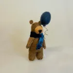 Håndlavet Bamse i Uld Filt med Ballon, bamse, bjørn, filt, filtet, blå ballon, bamsebjørn, filtbamse, filtophæng, filtbjørn, filtbamse, 296014, børneophæng, baby, børn, julepynt, julepynt, juletræspynt, shower, biti, ribe, håndlavet, kunsthåndværk