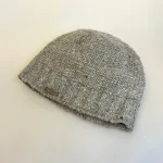 Hue Uld med Foer og Ribkant - Siddha Grå, mellemgrå, meleret, ensfarvet, herrehue, til mænd, tyk, chunky, hipster, beanie, drengehue, strikhat, damehue, strikhue, strikket, håndstrikket, ren, uld, økologisk, bomuld, foret, med, foer, let varm, vindtæt, windstopper, opbuk, ribkant, unisex, tidsløs, luksuriøs, kvalitet, lækker, klassisk, ensfarvet, brun, mulvarp, flot, elegant, stilet, stilig, julegave, gave, biti, ribe, vadehavet,
