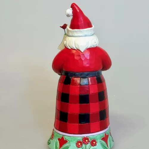Jim Shore Heartwood Creek 16,5 cm Highland Santa med Fuglehus, 6017024, kardinaler, julemand, plaid, skotskternet, lys, santa, christmas is coming, skotsk, skotland, highland, glen, dal, skotsktern, tartan, klan, kristorn, julerose, juleblomst, eksklusiv, more is more, luksus, speciel, særlig, flot, udskæringer, landadel, gods, herregård, landsted, gammeldags, klassisk, elegance, julepynt, figur, julefigur, julemandsfigur, håndlavet, træfigur, af træ, træskærearbejde, samleobjekt, santa, biti, ribe, engelsk, gave, gaveide, eksklusiv, julemand, juletræ, peters jul,