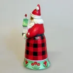 Jim Shore Heartwood Creek 16,5 cm Highland Santa med Fuglehus, 6017024, kardinaler, julemand, plaid, skotskternet, lys, santa, christmas is coming, skotsk, skotland, highland, glen, dal, skotsktern, tartan, klan, kristorn, julerose, juleblomst, eksklusiv, more is more, luksus, speciel, særlig, flot, udskæringer, landadel, gods, herregård, landsted, gammeldags, klassisk, elegance, julepynt, figur, julefigur, julemandsfigur, håndlavet, træfigur, af træ, træskærearbejde, samleobjekt, santa, biti, ribe, engelsk, gave, gaveide, eksklusiv, julemand, juletræ, peters jul,