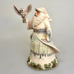 Jim Shore Heartwood Creek 23,5 cm Julemand med Ugle, santa with owl, white woodland, santa, julemand, hvid, winterworld, sneugle, hedwig, træsnit, træfigur, særlig, jim shore, heartwood creek, håndlavet, unik, samler, julemandsfigur, udskåret, biti, ribe