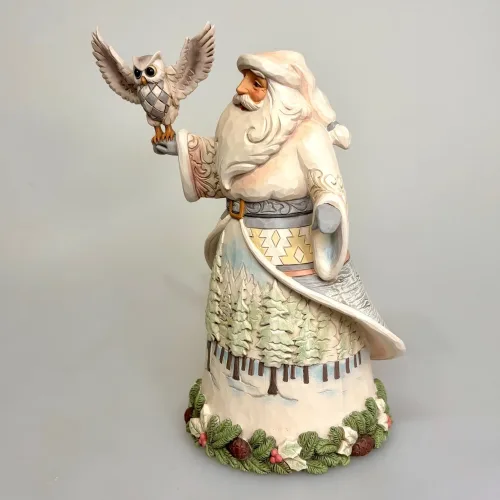 Jim Shore Heartwood Creek 23,5 cm Julemand med Ugle, santa with owl, white woodland, santa, julemand, hvid, winterworld, sneugle, hedwig, træsnit, træfigur, særlig, jim shore, heartwood creek, håndlavet, unik, samler, julemandsfigur, udskåret, biti, ribe