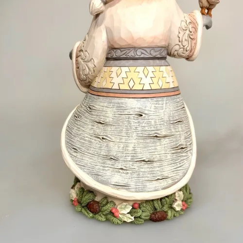 Jim Shore Heartwood Creek 23,5 cm Julemand med Ugle, santa with owl, white woodland, santa, julemand, hvid, winterworld, sneugle, hedwig, træsnit, træfigur, særlig, jim shore, heartwood creek, håndlavet, unik, samler, julemandsfigur, udskåret, biti, ribe