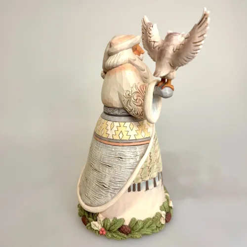 Jim Shore Heartwood Creek 23,5 cm Julemand med Ugle, santa with owl, white woodland, santa, julemand, hvid, winterworld, sneugle, hedwig, træsnit, træfigur, særlig, jim shore, heartwood creek, håndlavet, unik, samler, julemandsfigur, udskåret, biti, ribe