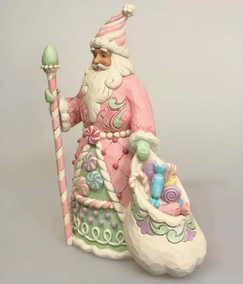 Jim Shore Heartwood Creek 24 cm Julemand - Sweet.sweet treat santa, 6017018, pastelfarvet, cotton candy, slik, sukker, den store bagedyst, meterværk, konditor, pasteljul, lyserød, rosa, yndig, lækker, herlig, sjov, særlig, unik, one of a kind, samler, julemand, figur, jim shore, heartwood creek, biti, ribe,