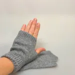 Pulsvarmere i Cashmere - Grå, ren, luksus, kashmir, cashmere, vanter, fingerløse, åbne, fingre, behagelige, lette, lune, eksklusive, stilige, stilede, smarte, lækre, gave, gaveide, julegave, til, damer, piger, tynde, fine, biti, ribe
