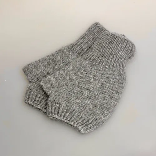 Pulsvarmere i Cashmere - Grå, ren, luksus, kashmir, cashmere, vanter, fingerløse, åbne, fingre, behagelige, lette, lune, eksklusive, stilige, stilede, smarte, lækre, gave, gaveide, julegave, til, damer, piger, tynde, fine, biti, ribe