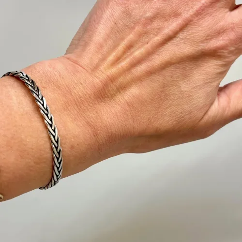 Sølv Armbånd - Kraftig Flettet, enkel, bl, blt, sa, flad, herre, dame, pige, armbånd, armring, vikingesmykke, vikingearmbånd, ægte, ren, sølv, sterling, 925, sølvarmbånd, gave, konfirmand, konfirmationsgave, gaveide, sølvbryllup, biti, ribe, museumssmykker, fund, kopi,