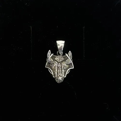 Vikingevedhæng i Sølv - Fenris Ulvehoved Ornamenteret, amulet, ulv, ulvemotiv, fenris, fenrisulven, vikinger, vikingesmykker, keltisk, evigheden, museumssmykker, kopi, smykker, vedhæng, sølv, biti, ribe