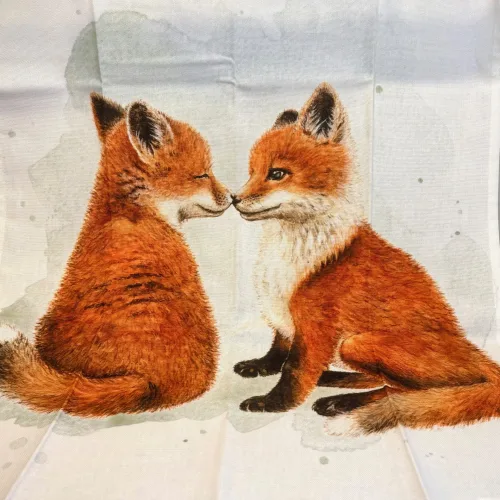 Viskestykke Bomuld med Tryk - Ræveunger, ræve, hvalpe, fox friends, ræveunge, rød, fox, mikkel, maluu, dyr, natur, vilde, dansk, fauna, akvarel, smukt, lækkr, kvalitet, gave, gaveide, praktisk, nyttig, sød, køkken, ting, tekstiler, moderne, biti, ribe