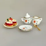 Miniature Tallerken Porcelæn Blomster, Miniature Porcelænskrukke Lille med Blomst, Miniature Flødekande med Blomst, kande, miniature, 1:12, mini, fløde, flødekande, mælkekande, porcelæn, kaffe, 70824, service, kaffebord, kaffeservice, stel, sæt, dukkehus, ting, tilbehør, nisser, nissedør, nissehus, dukkehusting, dukketing, biti, ribe, sætterkasse, symbolsk, gave, gaveide, pension, england, afternoon tea, high tea, rejse, london, gavekort, personlig, sang, tale, sjov,