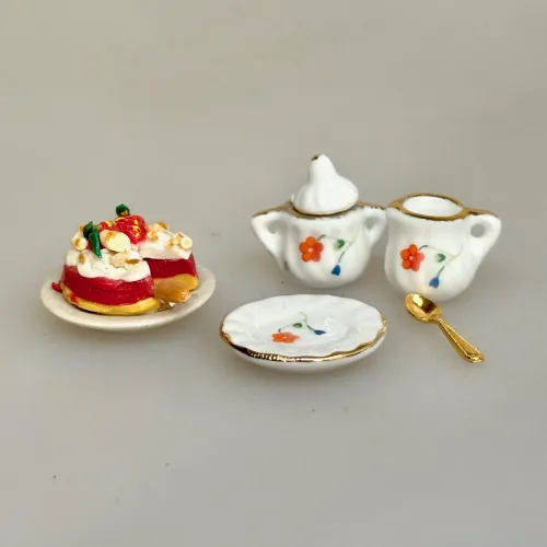 Miniature Tallerken Porcelæn Blomster, Miniature Porcelænskrukke Lille med Blomst, Miniature Flødekande med Blomst, kande, miniature, 1:12, mini, fløde, flødekande, mælkekande, porcelæn, kaffe, 70824, service, kaffebord, kaffeservice, stel, sæt, dukkehus, ting, tilbehør, nisser, nissedør, nissehus, dukkehusting, dukketing, biti, ribe, sætterkasse, symbolsk, gave, gaveide, pension, england, afternoon tea, high tea, rejse, london, gavekort, personlig, sang, tale, sjov,