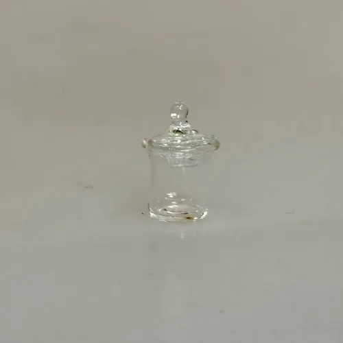 Miniature Pilleglas Klart, bonbonniere, slikglas, slikkrukke, krukke, glaskrukke, 1:12, miniature, 5924, klart, tomt, sygehus, læge, doktor, sygeplejeske, Mikroskop miniature ,Reagensglas kolber miniature ,laboratorie, laboratorieudstyr, Morter messing miniature, mini, miniaturer, dukkehus, dukkehuset, nisser, til nisser, nisserne, nissebo, nissedør, naturvidenskab, forsker, sangskjuler, apotekerglas, apotekerkrukke, sætterkasse, sættekasse, sættekasseting, samler, små, ting, biti, ribe, kemi, farmaceut, apotek, apoteker, patient,