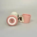 Elsa Beskow Termoflaske - Blomsterfesten, termokande, termo, varme drikke, kaffekande, tekande, med, på tur, arbejde, job, skole, sød, feminin, piger, veninde, gave, gaveide, svensk, kær, lækker, kvalitet, handy, pendler, blomsterfesten, elsa beskow, eventyr, pastelfarvet, pastelfarve, rosa, lyserød, pink, rätt start, godkendt, fri, miljø, fødevaregodkendt, biti, ribe