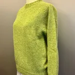 Harley of Scotland - Dame Pullover Donegal Tweed Lysegrøn, avocado, gulgrøn, eriskay, nister, lus, damer, damestrik, dametrøje, sweater, pullover, strikket, uld, lambswool, donegal, nister, meleret, kvalitet, flot, enkel, elegant, sporty, holdbar, skotsk, saddleback, underspillet, luksus, smuk, lkker, ren, blød, kradser ikke, let, lun, biti, ribe