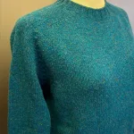 Harley of Scotland - Dame Pullover Donegal Tweed Petrolblå, turkis, azurblå, gigha, damer, damestrik, dametrøje, sweater, pullover, strikket, uld, lambswool, donegal, nister, meleret, kvalitet, flot, enkel, elegant, sporty, holdbar, skotsk, saddleback, underspillet, luksus, smuk, lkker, ren, blød, kradser ikke, let, lun, biti, ribe