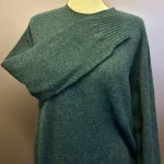 Harley of Scotland - Dame Pullover Superfine Lambswool Lugano, damestrik, damesweater, damepullover, grøn, petrol, petroleumsgrøn, elegant, cashmere, superfine, ekstra, blød, luksuriøs, kvalitet, angora, smørblød, kort, dame, model, klædelig, holdbar, klassisk, smagfuld, underspillet, skøn, kradser ikke, ensfarvet, meleret, farvespil, skotsk, skotlnd, strik, tynd, lun, indendørs, strik, trøje, sweater, pullover, rund hals, smart, sporty, posh, design, biti, ribe,