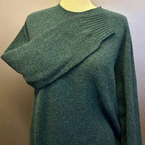 Harley of Scotland - Dame Pullover Superfine Lambswool Lugano, damestrik, damesweater, damepullover, grøn, petrol, petroleumsgrøn, elegant, cashmere, superfine, ekstra, blød, luksuriøs, kvalitet, angora, smørblød, kort, dame, model, klædelig, holdbar, klassisk, smagfuld, underspillet, skøn, kradser ikke, ensfarvet, meleret, farvespil, skotsk, skotlnd, strik, tynd, lun, indendørs, strik, trøje, sweater, pullover, rund hals, smart, sporty, posh, design, biti, ribe,