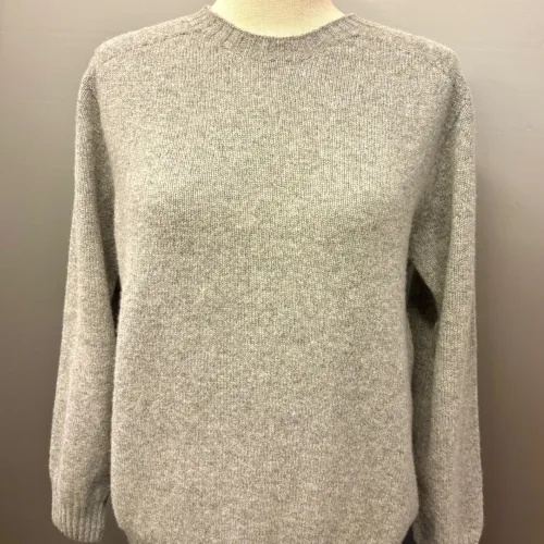 Harley of Scotland - Dame Pullover Superfine Lambswool Lysegrå, grå, flannel, grey, silver, sølvgrå, ensfarvet, alsidig, holdbar, tidløs, damestrik, damesweater, damepullover, grøn, petrol, petroleumsgrøn, elegant, cashmere, superfine, ekstra, blød, luksuriøs, kvalitet, angora, smørblød, kort, dame, model, klædelig, holdbar, klassisk, smagfuld, underspillet, skøn, kradser ikke, ensfarvet, meleret, farvespil, skotsk, skotlnd, strik, tynd, lun, indendørs, strik, trøje, sweater, pullover, rund hals, smart, sporty, posh, design, biti, ribe,