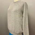 Harley of Scotland - Dame Pullover Superfine Lambswool Lysegrå, grå, flannel, grey, silver, sølvgrå, ensfarvet, alsidig, holdbar, tidløs, damestrik, damesweater, damepullover, grøn, petrol, petroleumsgrøn, elegant, cashmere, superfine, ekstra, blød, luksuriøs, kvalitet, angora, smørblød, kort, dame, model, klædelig, holdbar, klassisk, smagfuld, underspillet, skøn, kradser ikke, ensfarvet, meleret, farvespil, skotsk, skotlnd, strik, tynd, lun, indendørs, strik, trøje, sweater, pullover, rund hals, smart, sporty, posh, design, biti, ribe,