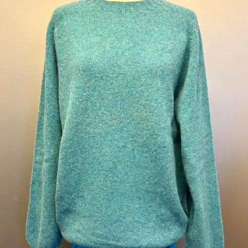 Harley of Scotland - Lambswool Pullover Uni Turkis, azure, hummingbird, soft, lambswool, uld, ren, let, tynd, indendørs, herretrøje, herre, mænd, strik, pullover, striktrje, ulden, uldtrøje, sweater, unisex, lang, cool, klassisk, skotsk, skotland, kvalitet, lækker, holdbar, tidsløs, tidløs, bæredygtig, ren, naturmaterialer, klædelig, under, en blazer, rund hals, fintstrikket, luksus, behagelig, varm, lun, smart, biti, ribe