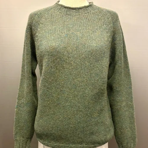 Harley of Scotland - Uni Pullover Lambswool Jade Grøn, jade, M2882, herre, unisex, tyk, vamset, chunky, let, behagelig, græsk blå, atlantic, spray, vintertrøje, vinterstrik, let, tyk, blød, varm, lun, flot, lækker, kvalitet, til, mænd, damer, herrer, herrestrik, damestrik, pullover, sweater, holdbar, skotsk, skotland, striktrøje, uld, ren, lambswool, lammeuld, chunky, smuk, herresweater, biti, ribe, boy friend fit, armygrøn, khaki, militærgrøn,