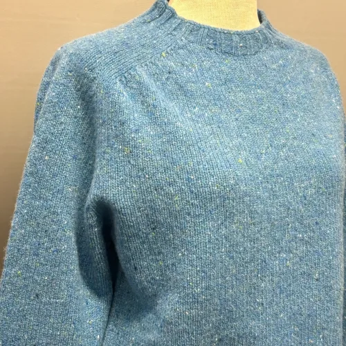 Harley of Scotland – Uni Pullover Donegal Tweed Blå, donegal, blød, fed, bomuld, ren, uld, lammeuld, irsk, skotsk, smart, klassisk, lækker, kvalitet, let, lun, indendørs, herrestrik, herrepullover, herresweater, sweater, strik, trøje, sweater, pullover, ulden, strikket, striktrøje, enkel, biti, himmelblå, deneim, lyseblå, blå, coll,