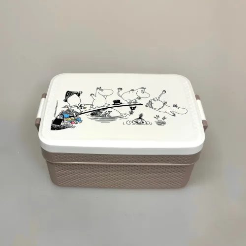 Madkasse - Dobbelt med Klemmer Mumi Bader i Søen, 6110, vatten, bad, drenge piger, voksne, drengemadkasse, pigemadkasse, mumitroldene, mumimor, mumifar, mumihuset, mumidalen, tove jansson, skole, børnehave, job, arbejde, frikost, madkasse, rummelig, miljørigtig, madpakke, medbragt, middagspausen, biti, ribe