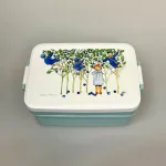 Madkasse - Dobbelt med Klemmer Putte i Blåbærskoven, bærfolket, drenge piger, voksne, drengemadkasse, pigemadkasse, mumitroldene, mumimor, mumifar, mumihuset, mumidalen, tove jansson, skole, børnehave, job, arbejde, frikost, madkasse, rummelig, miljørigtig, madpakke, medbragt, middagspausen, biti, ribe