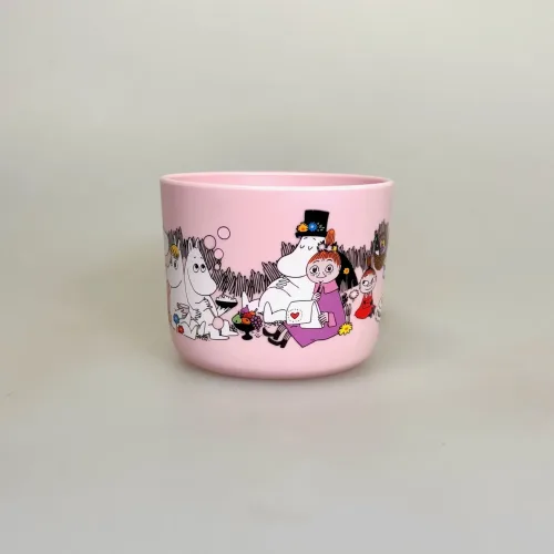 Mumi Kop - Mumi Familien Rosa, lyserød, mumi, familien, munifar, mumimor, snorkfrøkenen, lille my, kage, fødselsdag, filifjonke, hank, sød, fin, praktisk, lækker, gave, gaveide, børnekop, baby, shower, dåbsgave, rätt start, miljøgodkendt, fødevaregodkendt, sikker, biti, ribe