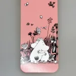 Bogmærke Karton med Mumi & Snorkfrøkenen, kram,knus, kærlighed, kærester, rosa, lyserødt, mumi, moomin, bogmørke, læser, læsehest, elsker, bøger, bogorm, boggave, børnebog, boggave, mumidalen, sølv, flot, fint, gave, gaveide, bkmk61