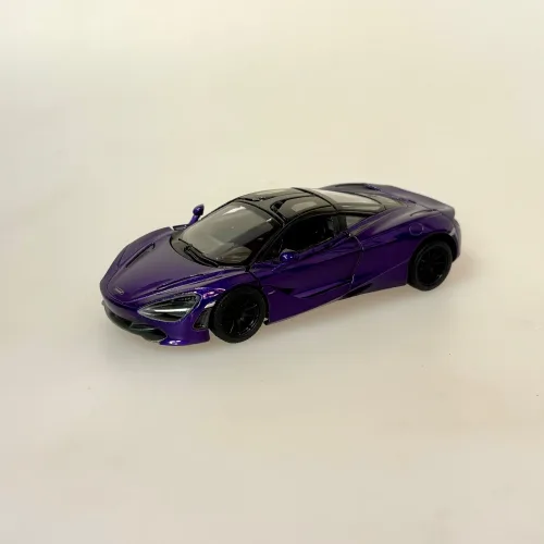 Modelbil Mclaren 720S Racer Midnatsblå, lilla, violet, mørkeblå, metallic, spider, formel 1, formel one, tacer, butterfly, døre, gti, old timer, old school, cool, hurtig, racer, racerbil, sportsvogn, benzin, fast car, modelbil, samler, mekaniker, kørekort, 18 år, symbolsk gave, gaveide, tillykke, drengerøv, drengebil, kontor, ungdom, biti, ribe, legendarisk, flot, sej, racerkører, le mans,