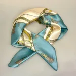 Silketørklæde Bandana Aqua med Seletøj, stålblå, gråblå, kvaster, våbenskjold, saddel, krone, kongekrone, kongelig, nickituch, 73568, heste, hestesko, seletøj, vuitton, chanel, gucci, elegant, ladylike, grønt, gult, limegrønt, lyst, lækkert, kvalitet, ren, silke, lille, kvadratisk, bandana, nicki, firkantet, charmeklud, flot, gave, gaveide, biti, ribe, silketørklæde