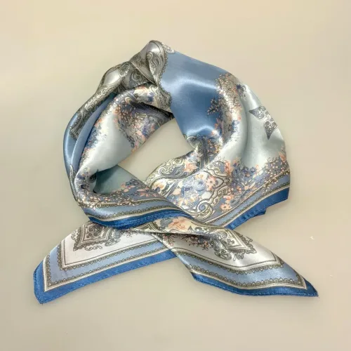 Silketørklæde Bandana Firenze, 73567, lyseblå, gråblå, diskret, klassisk, fersken, appelsintræ, mirabelle, rosa, laksefarvet, jeansblå, damet, lady like, posh, nobelt, alexandra schmitz, satin, silkesatin, fed, blank, ren, silke, firkantet, lille, bandana, nicki, tuch, taske, bandeaux, 100%, kvadratisk, smart, i halsen, i håret, hestehale, chic, paris, elegant, silketørklæde, gave, gaveide, biti, ribe, bio, diversitet, feminint, yndigt,