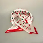 Silketørklæde Bandana Hvidt med Røde Kirsebær, cherry, cherries, hvidt, røde, bær, forår, happy, sommer, lyst, feminint, lille, i halsen, om halen, smart, lækkert, cool, moderne, fed, silke, ren, satin, silkesatin, kyssemunde, læber, rosa, lyserødt,piget, girly, pin up, chick, kvadratisk, firkantet, biti, ribe