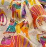 Silketørklæde Ponge XL - Burch Hvidt med Kulørte Katte, naturhvid, ecru, hvidt, kulørt, farverig, kattemotiv, katte tørklæde, 73476, laurel burch, ponge, silke, let, fyldig, sprød, farverig, kunst, amerikansk, katte, kattetørklæde, kattemotiv, katteejer, gave gaveide, fødselsdag, jubilæum, personlig, silkesjal, stola, ren, lækker, kvalitet, stort, over skuldrene, kunstnerisk, silketryk, klare, farver, biti, ribe